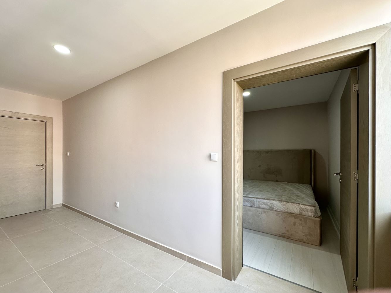 Уютная квартира с одной спальней с видом на бассейн и зелёные зоны в Солнечном Береге – готова к использованию