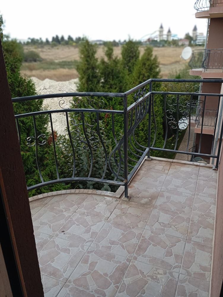 Полностью меблированный двухкомнатный апартамент в 200 м от пляжа в Равде – тишина, зелень и комфорт в небольшом комплексе