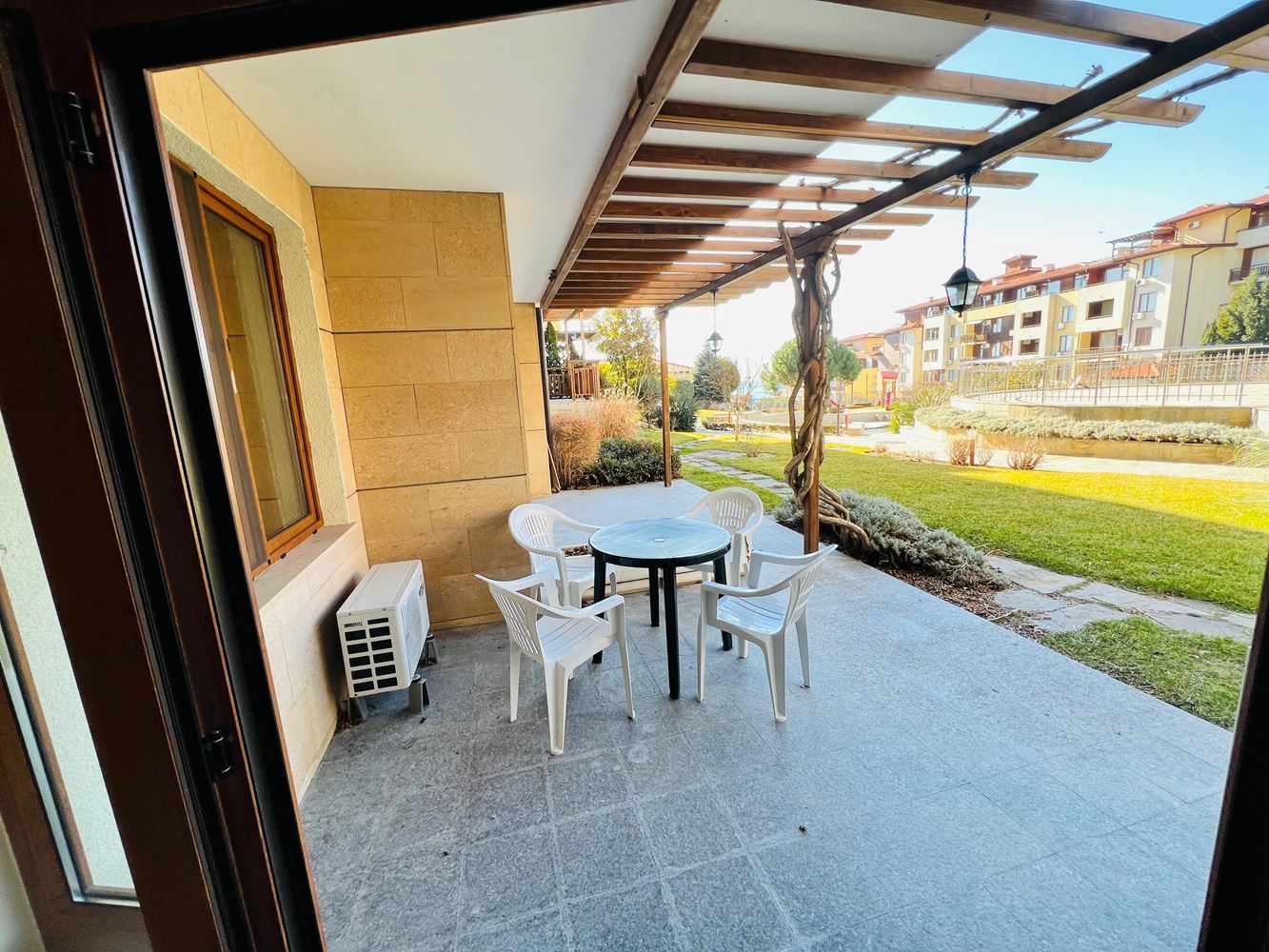 Просторная квартира с двумя спальнями и видом на море в роскошном комплексе на первой линии в Святом Власе