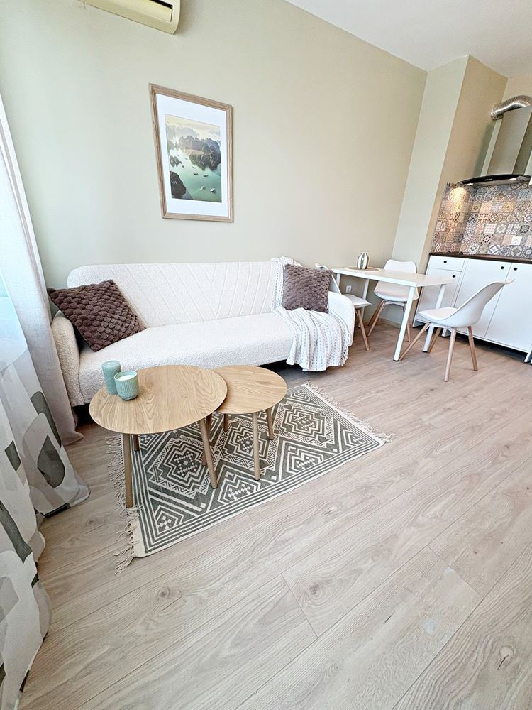 Стильная квартира с одной спальней с низкой таксой обслуживание в отличном комплексе в Солнечном Берегу – готова к проживанию или инвестиции