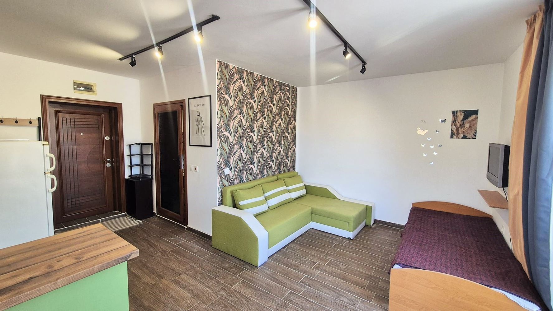 Просторная студия с низкой таксой обслуживания в Солнечном Береге – отличное расположение и готова к использованию