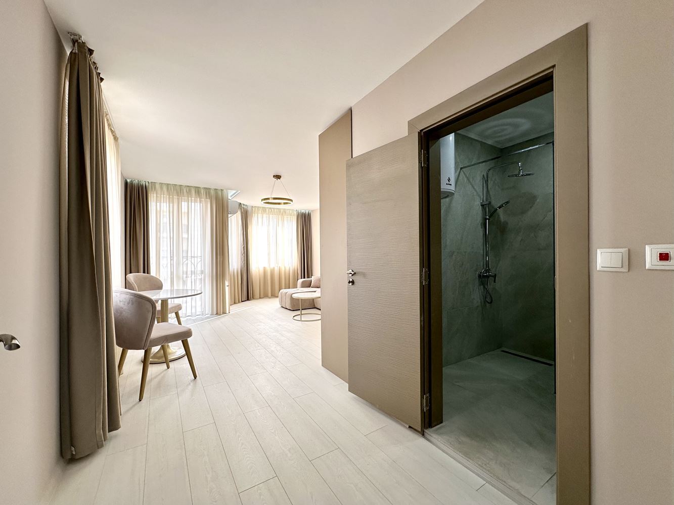 Уютная квартира с одной спальней с видом на бассейн и зелёные зоны в Солнечном Береге – готова к использованию