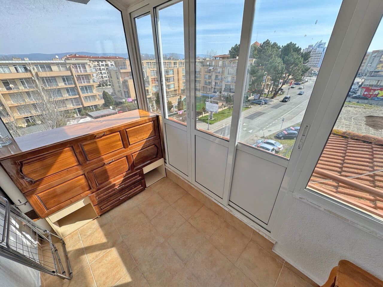 Уют и практичность – двухкомнатная квартира (с одной спальней) в комплексе на Солнечном берегу