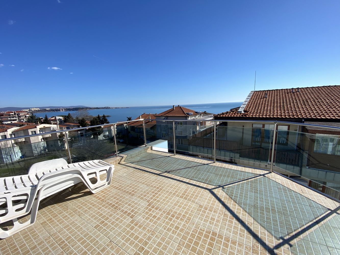 Однокомнатная квартира с видом на море в интересном комплексе