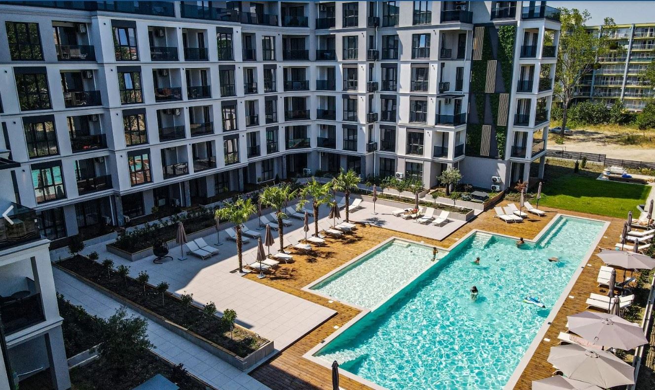 Просторная роскошная квартира с тремя спальнями и подземным парковочным местом в Солнечном Береге