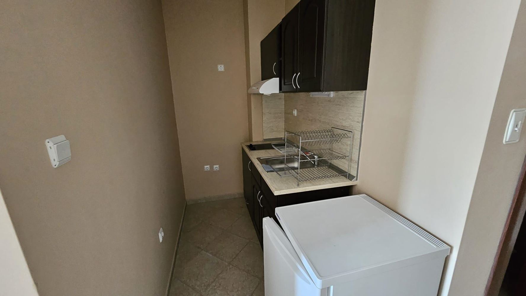 Полностью меблированная студия в Равде без обслуживания – всего в 200 метрах от моря