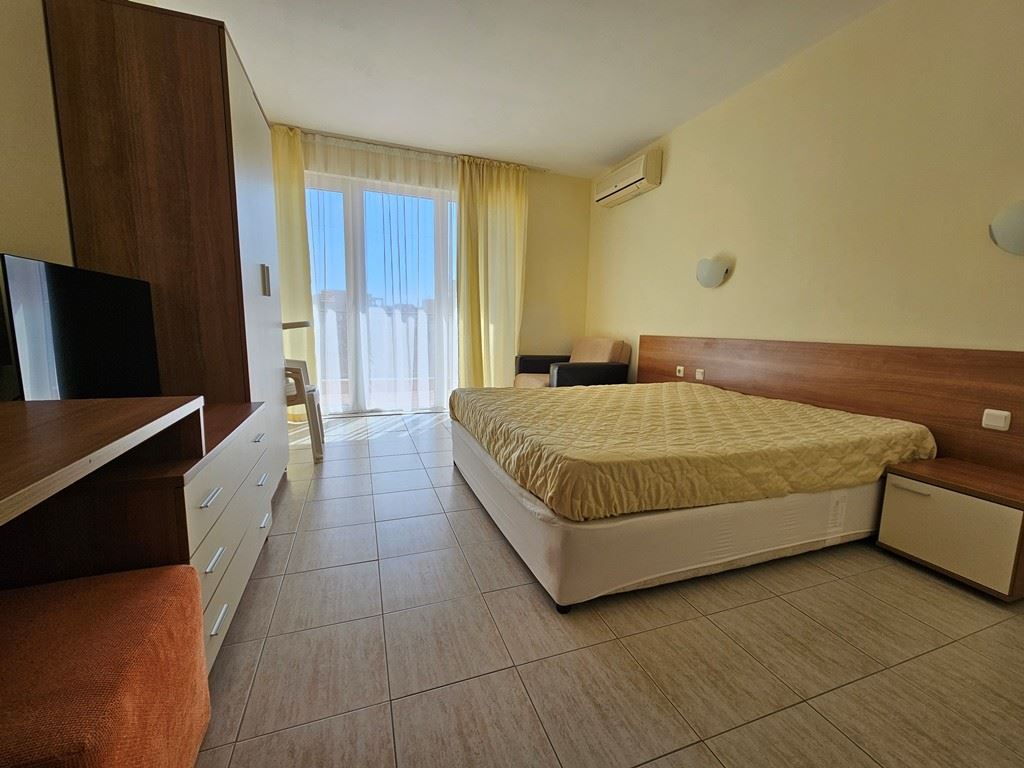 Стильная студия с панорамным видом на бассейн в Солнечном Береге – готова к проживанию и инвестиции