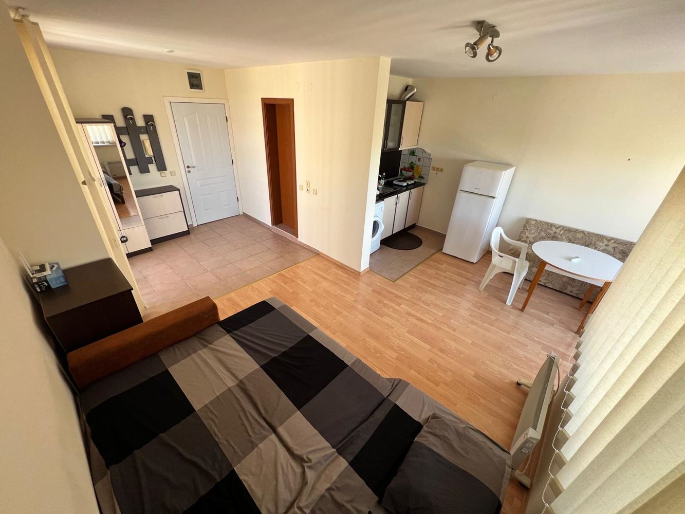 Просторная и полностью меблированная студия в Солнечном Берегу – готова к проживанию или инвестиции