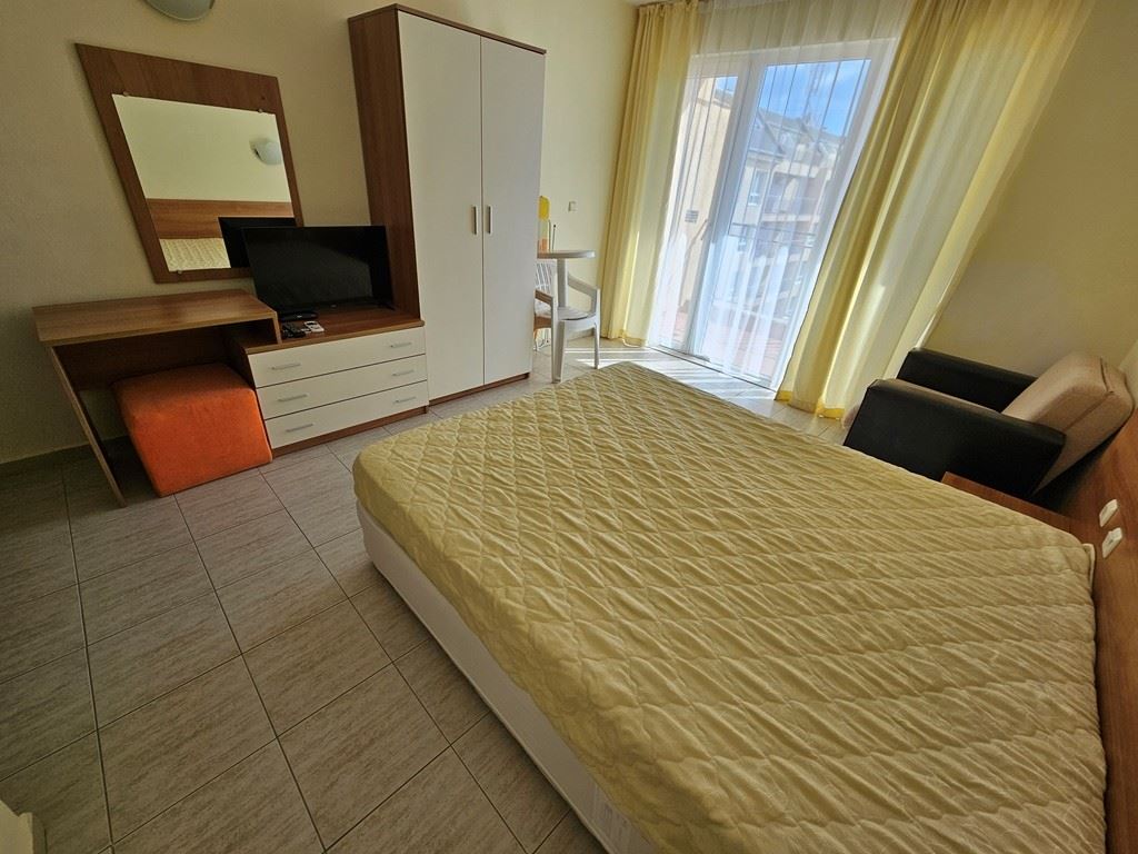 Стильная студия с панорамным видом на бассейн в Солнечном Береге – готова к проживанию и инвестиции