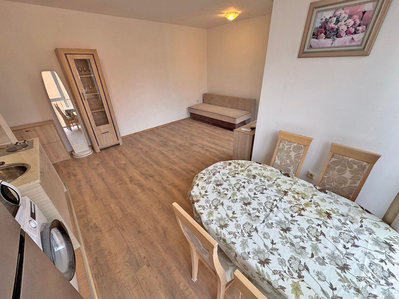 Квартира с одной спальней с видом на бассейн в престижном комплексе в Солнечном Береге