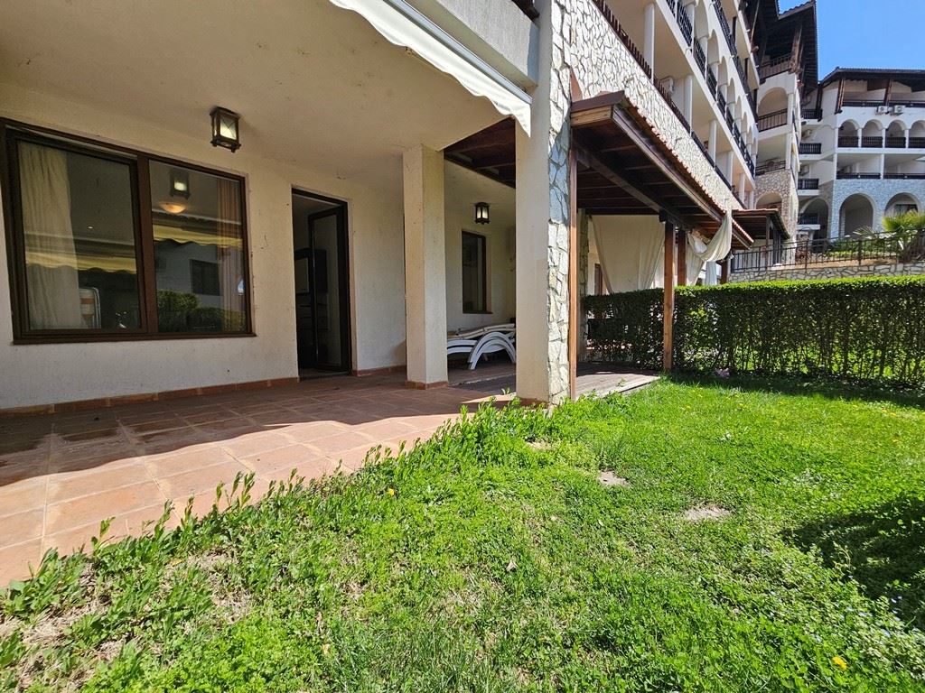 Роскошь на первой линии – стильный апартамент с верандой, собственным садом и видом на море в Святом Власе