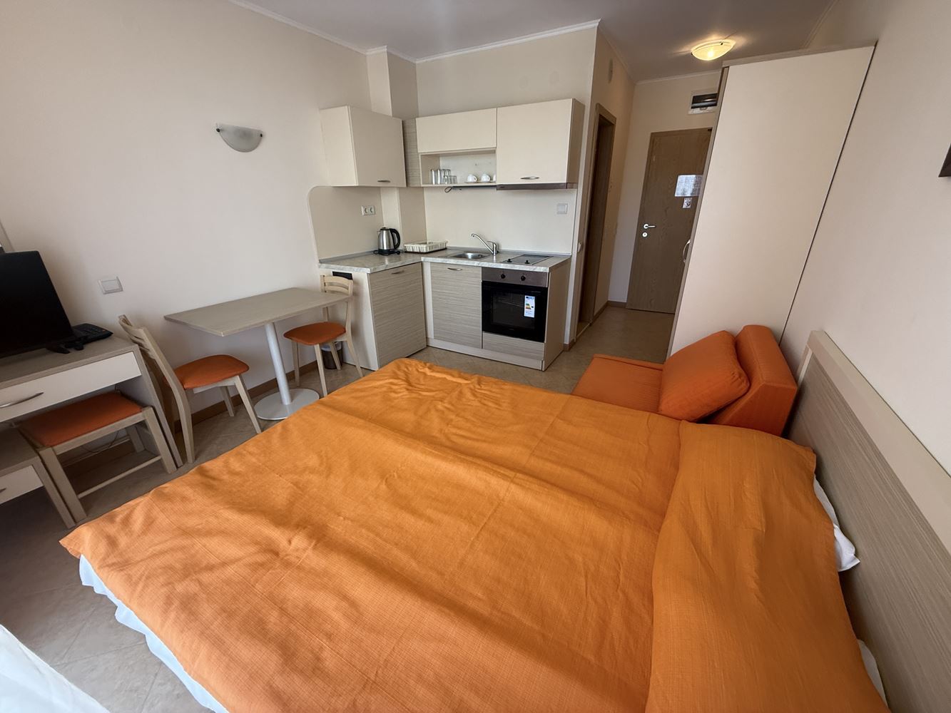 Морской комфорт и центральное расположение – студия в современном комплексе в Солнечном берегу