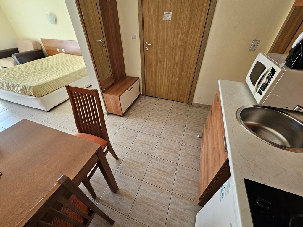 Стильная студия с панорамным видом на бассейн в Солнечном Береге – готова к проживанию и инвестиции