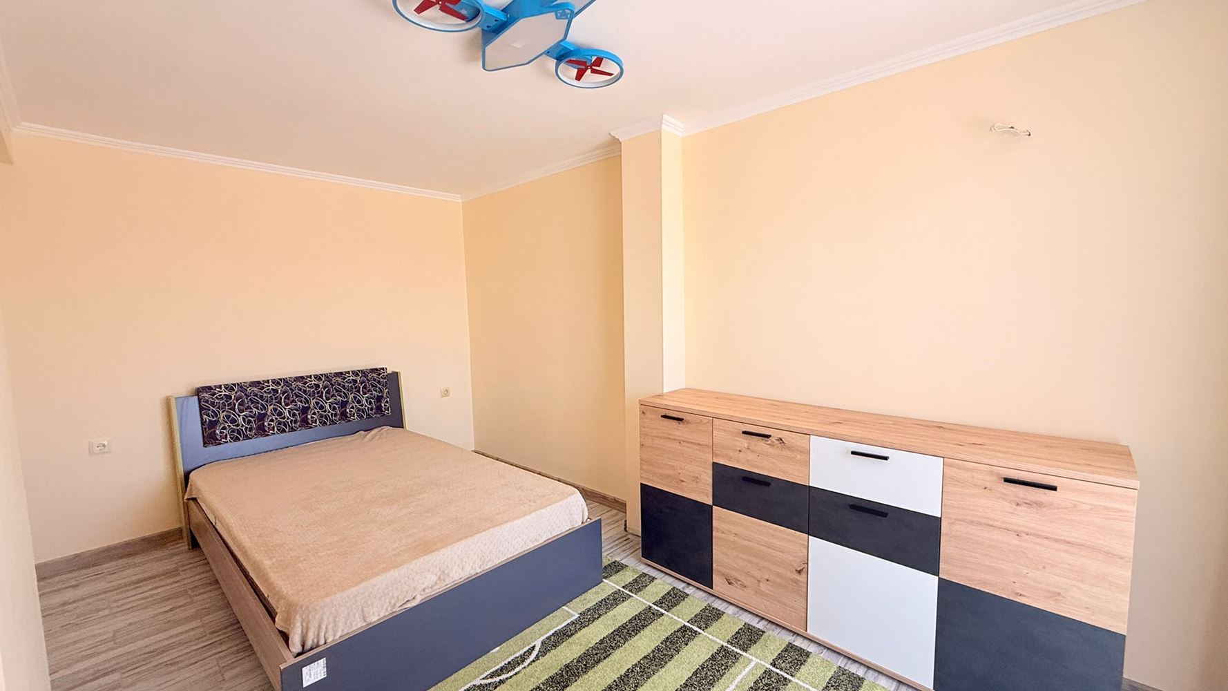 Роскошный двухуровневый апартамент с тремя спальнями в центре Солнечного Берега – простор, стиль и комфорт на двух уровнях