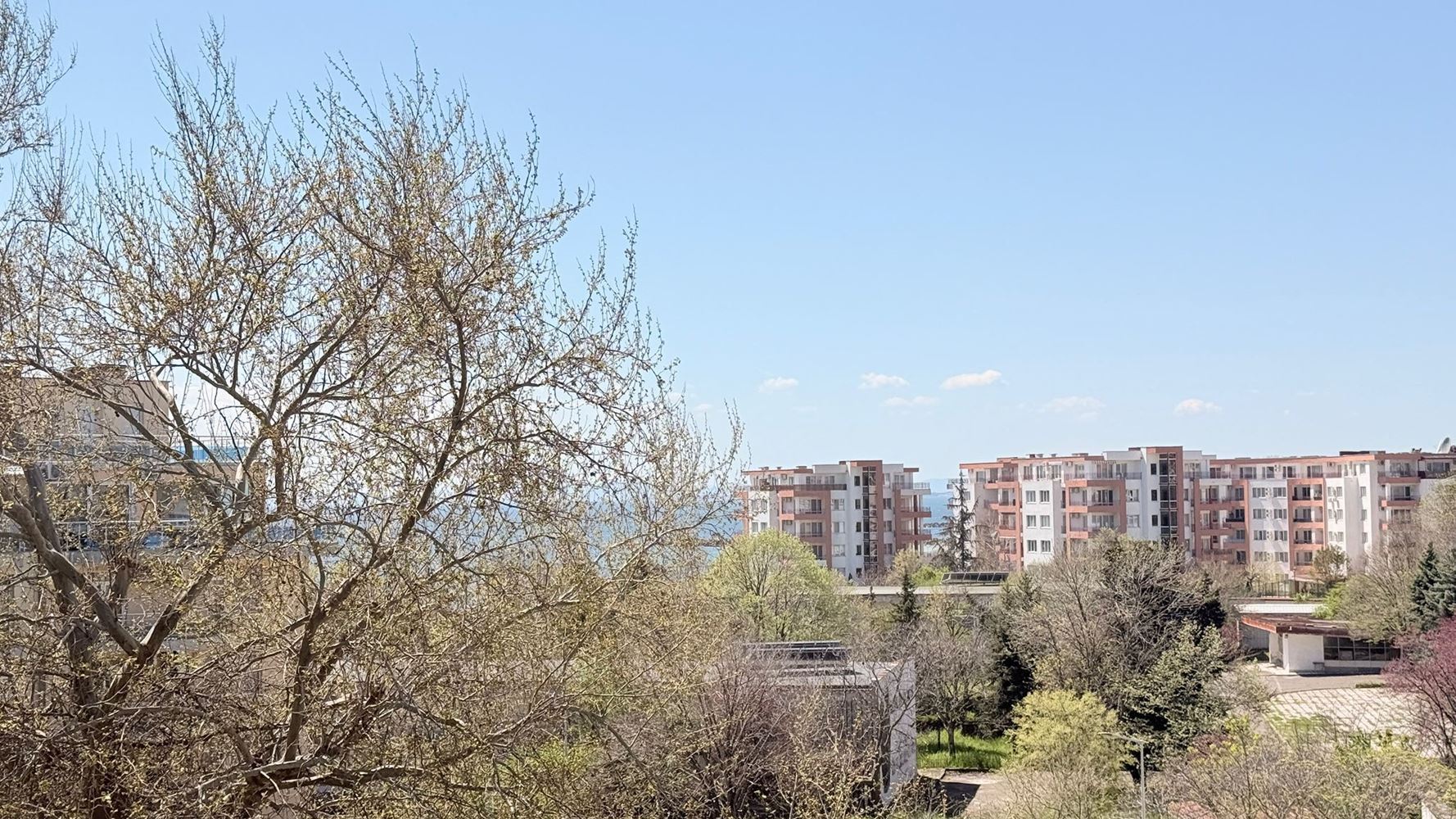 Роскошная квартира с тремя спальнями на первой линии в Равде – простор, престиж и впечатляющая морская панорама