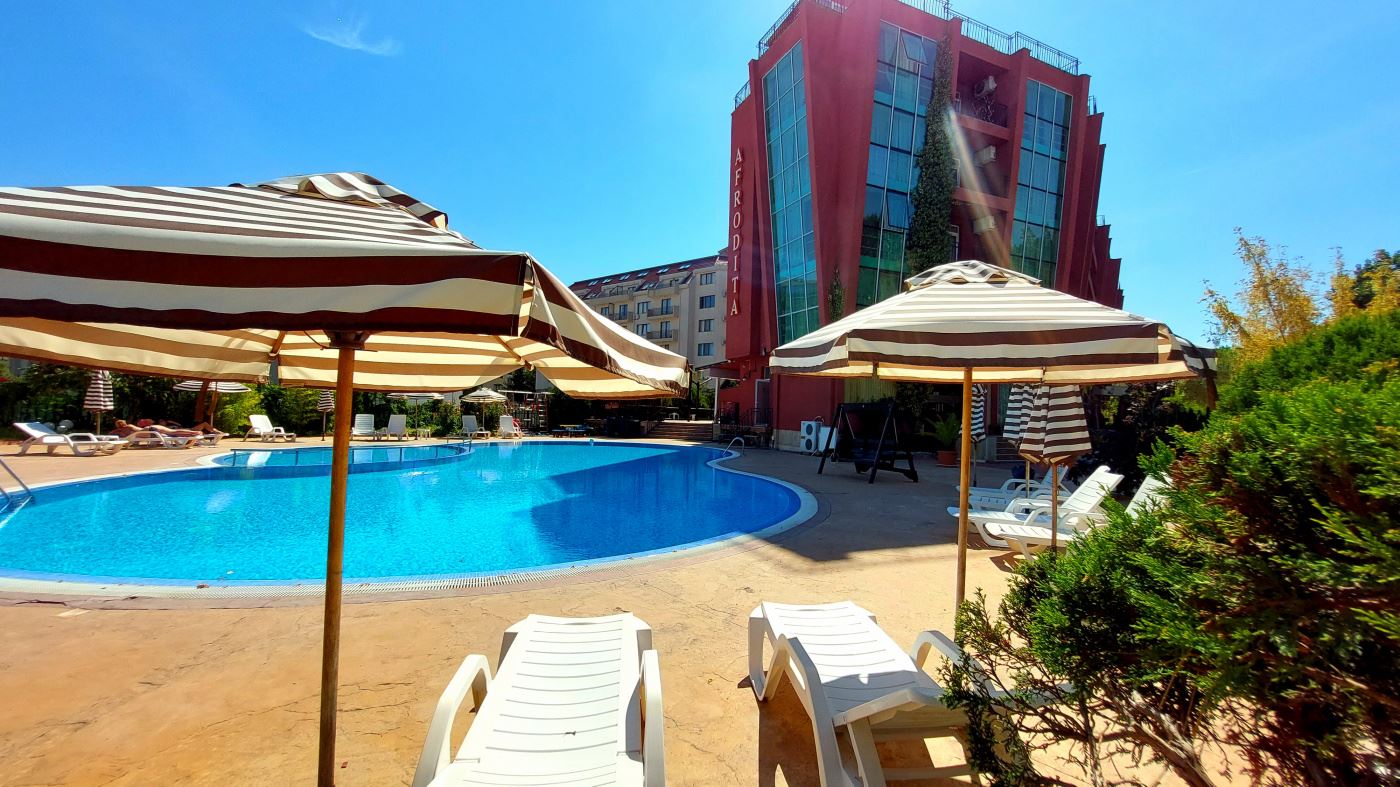 Современная двухкомнатная квартира (с одной спальней) в Солнечном Берегу – стиль, комфорт и готовность к заселению