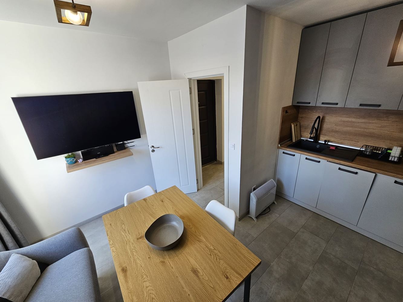 Просторная и светлая квартира с двумя спальнями и двумя большими террасами в Меден Рудник – идеально для семьи или инвестиций