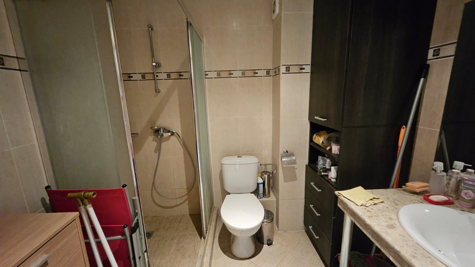 Просторная квартира с одной спальней на первой линии моря в Царево с полной меблировкой