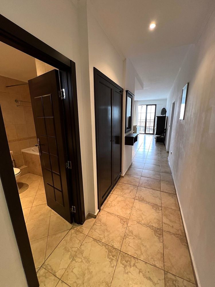 Роскошная квартира с двумя спальнями, панорамным видом на море и бассейн – первая линия моря в Обзоре!