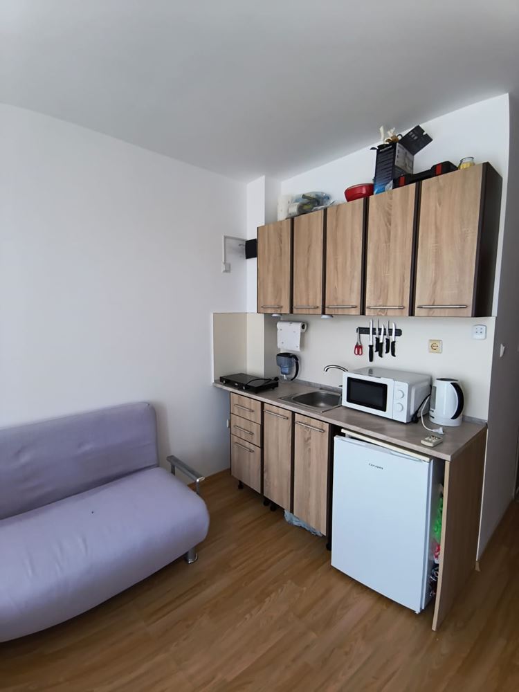 Эксклюзивно меблированная студия в закрытом комплексе с богатой инфраструктурой и спокойной атмосферой