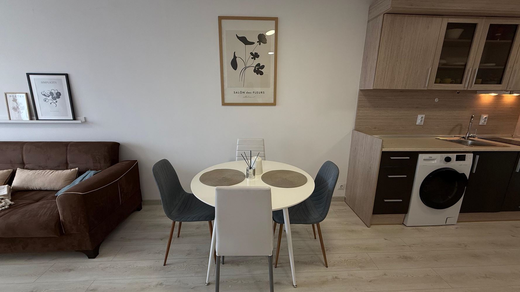 Просторная и современная квартира с одной спальней со всеми удобствами в Помории