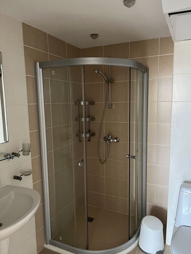 Обзор – меблированная квартира с одной спальней на первой линии с панорамным видом на море