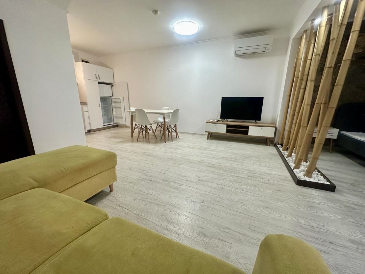 Просторная студия на партере с террасой и возможностью переделки в квартиру с одной спальней – всего в 300 м от моря