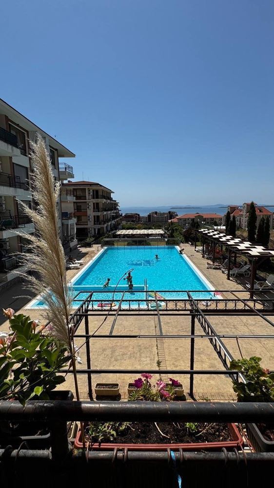 Квартира с одной спальней в престижном комплексе с видом на море и зелень