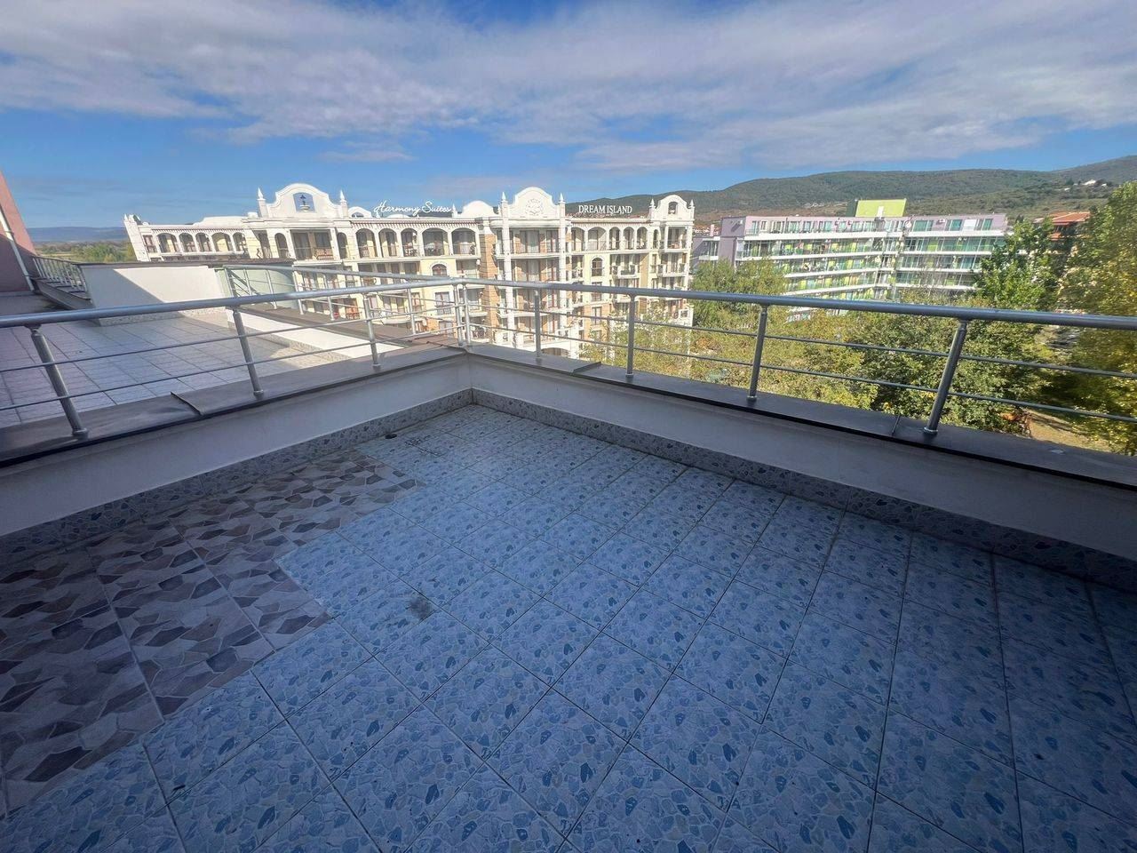 Просторная квартира с одной спальней в Солнечном Береге – комфорт и пространство в ухоженном комплексе