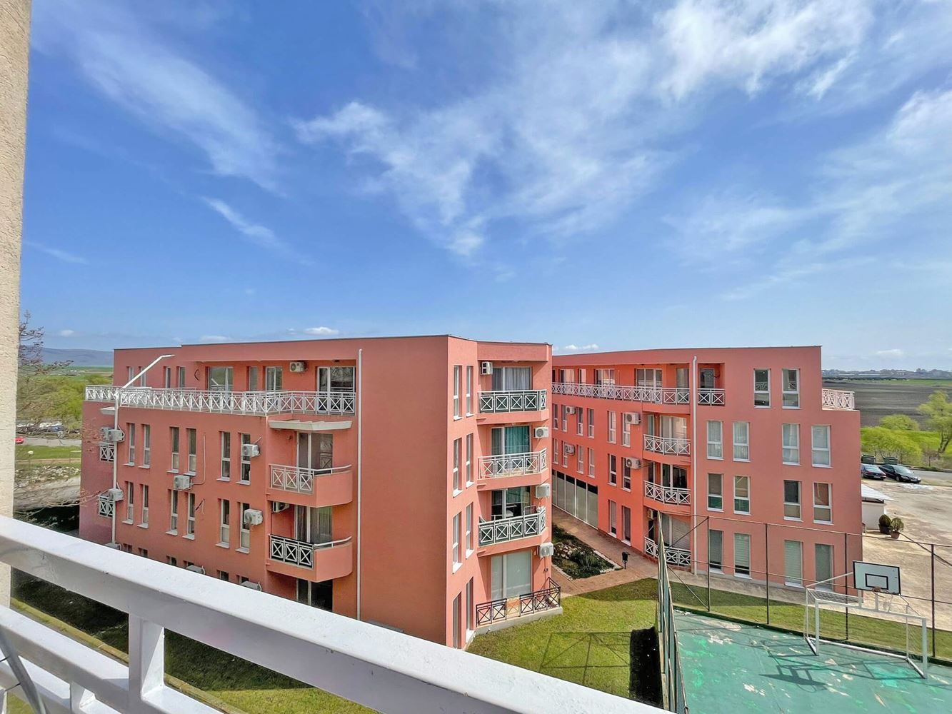 Уютная квартира с одной спальней в современном комплексе рядом с Солнечным Берегом – комфорт, спокойствие и отличные удобства 