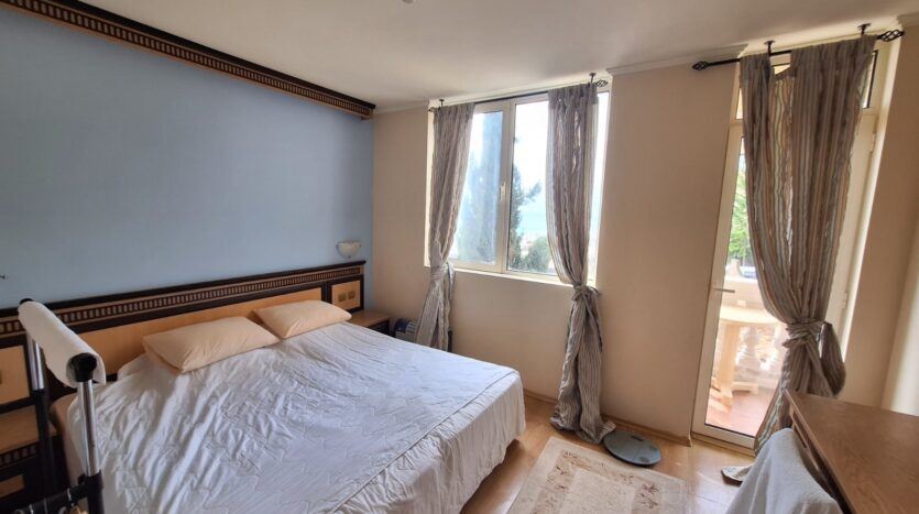 Двухкомнатная квартира на первой линии в Елените с панорамным видом на море и отличным инвестиционным потенциалом