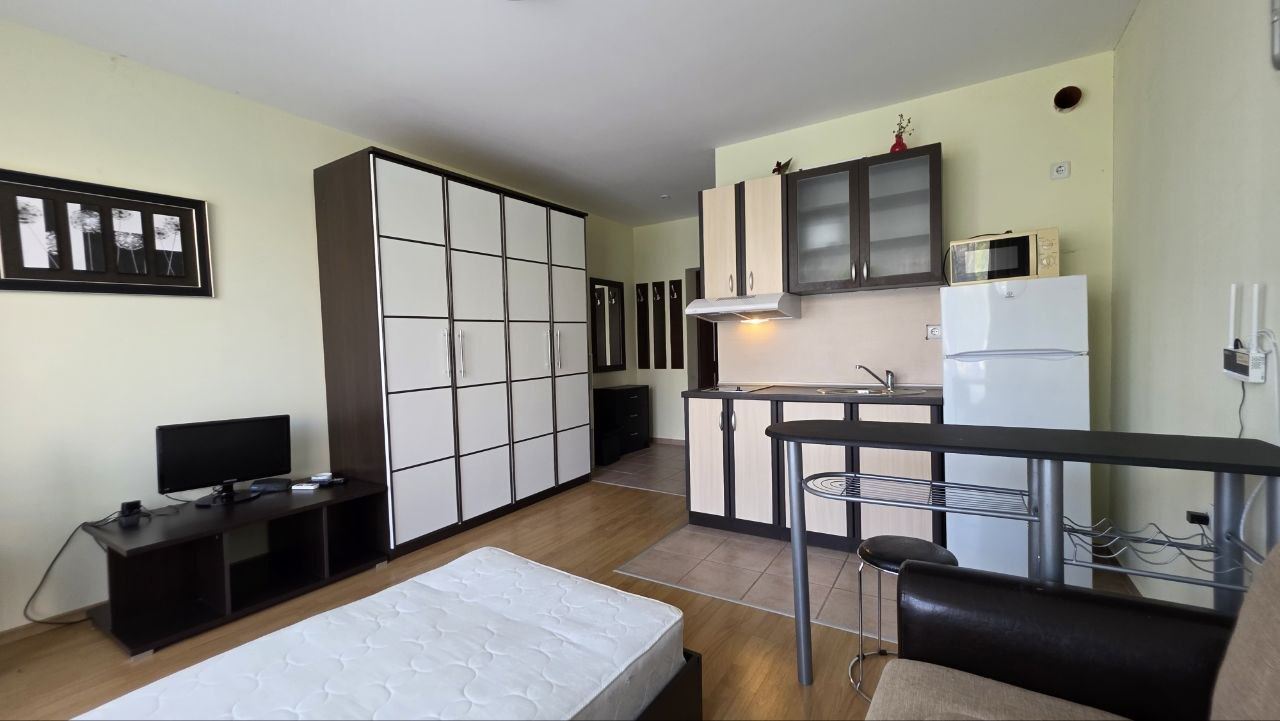 Практичная и уютная студия в Солнечном Берегу – уют и спокойствие с видом на бассейн