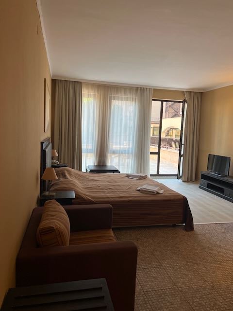 Просторная студия в роскошном комплексе всего в 50 м от пляжа на Солнечном берегу