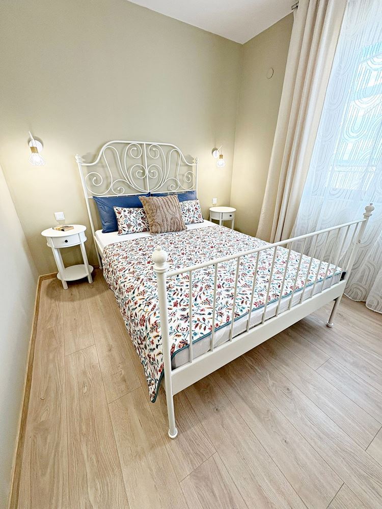 Стильная квартира с одной спальней с низкой таксой обслуживание в отличном комплексе в Солнечном Берегу – готова к проживанию или инвестиции