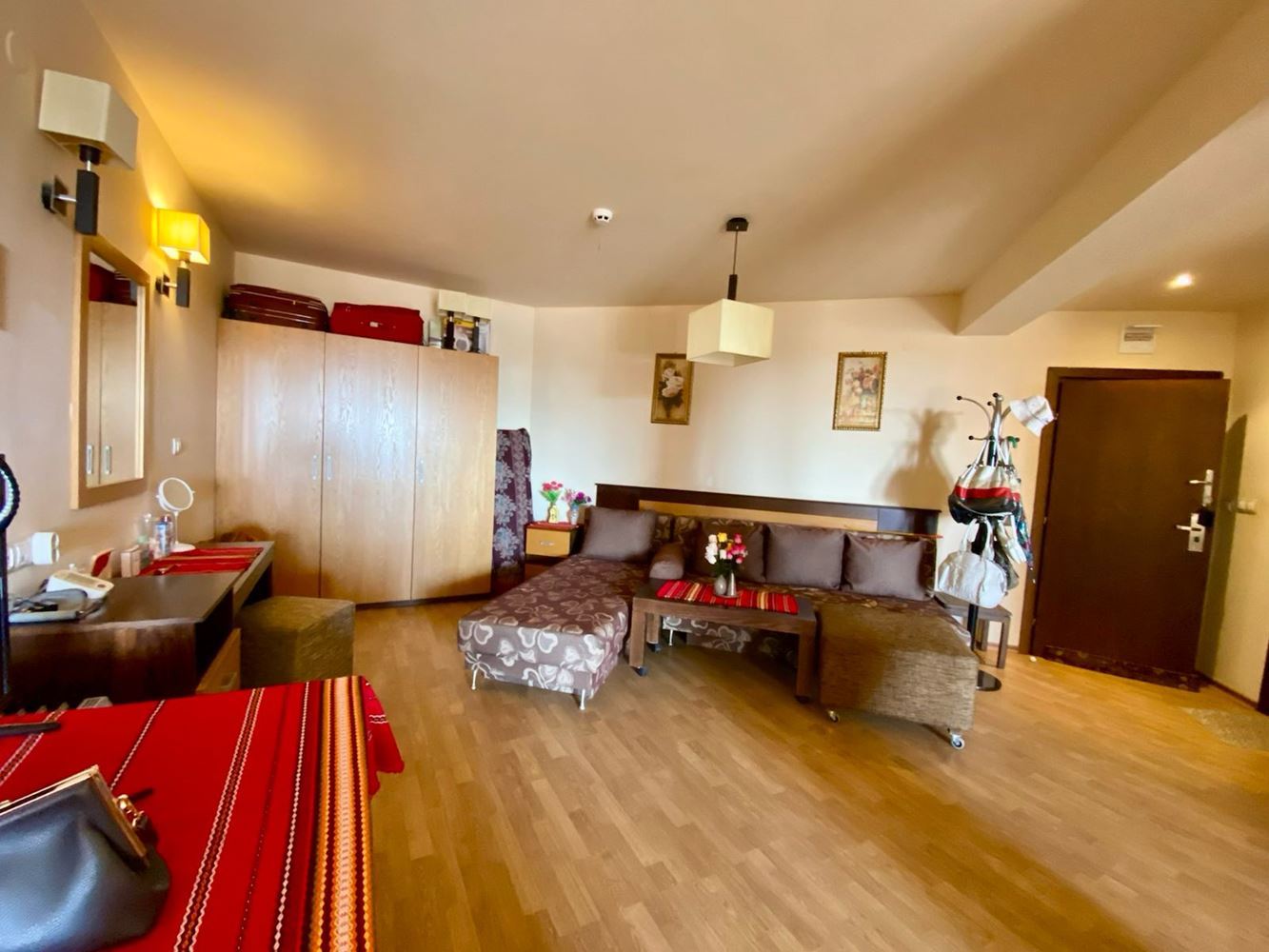 Просторная полностью меблированная студия с видом на бассейн в Солнечном Береге – комфорт, спокойствие и отличная инвестиция