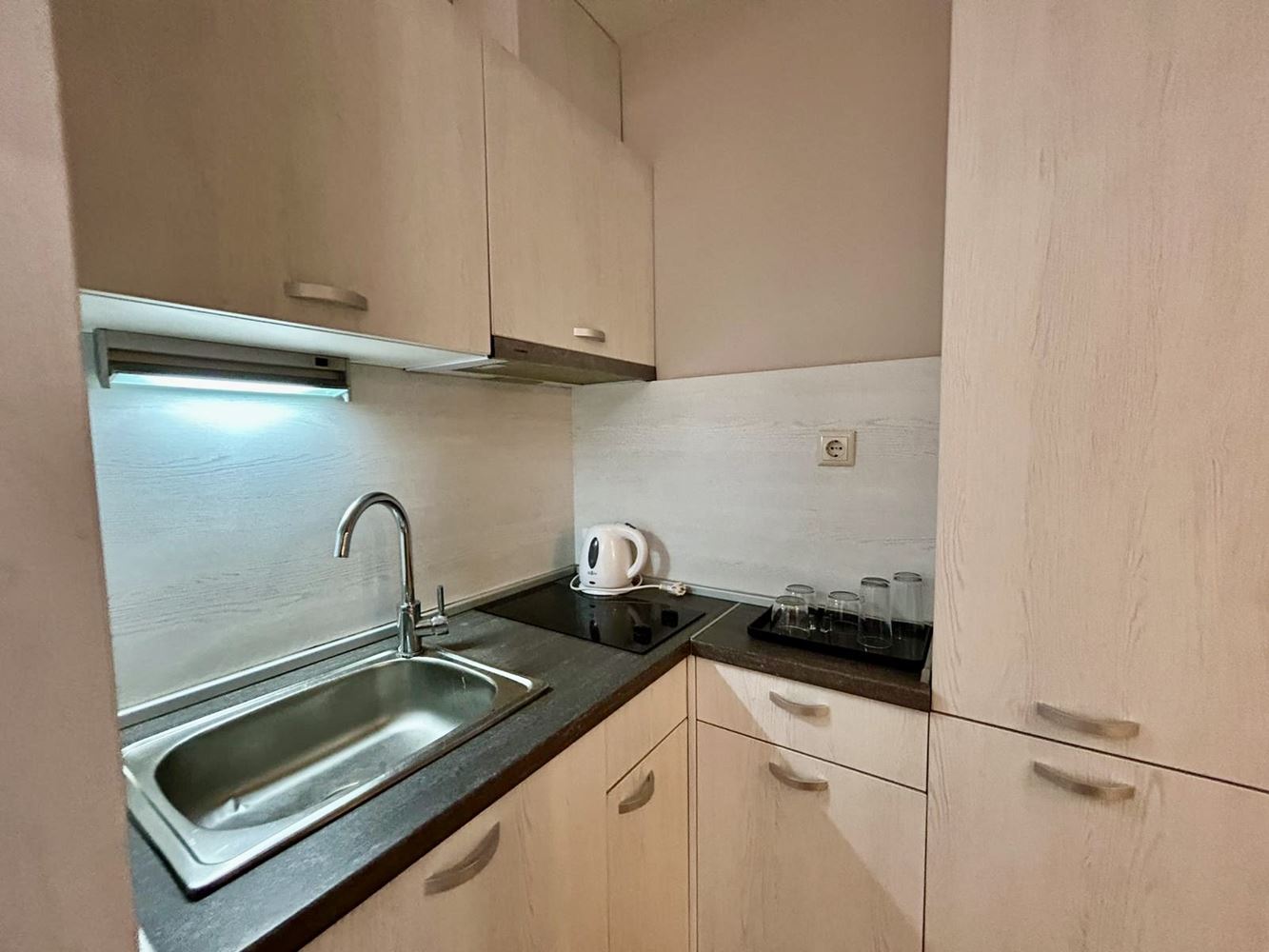 Светлая и уютная студия с видом на красивую внутреннюю территорию – комфорт и спокойствие в современном комплексе