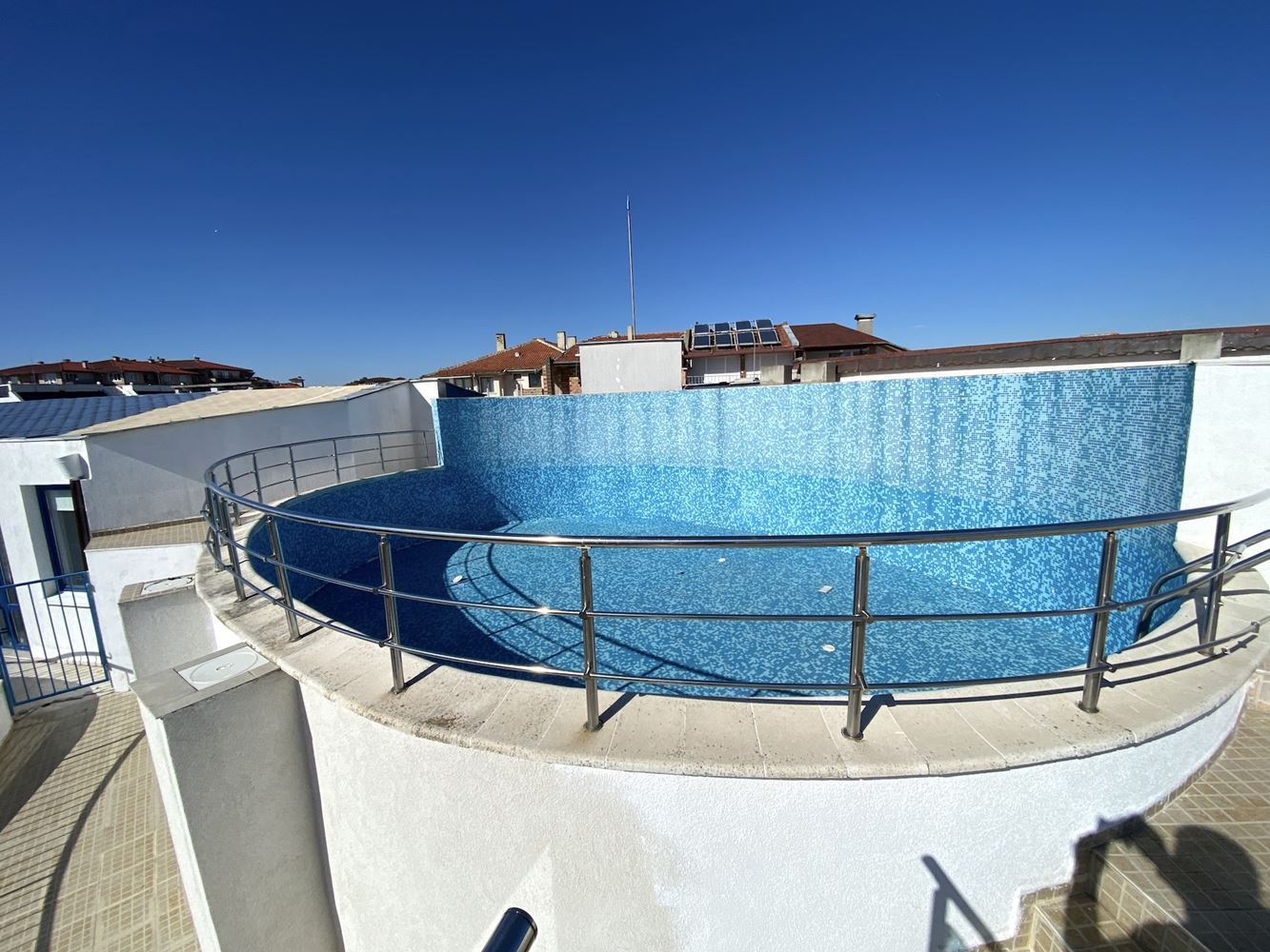 Однокомнатная квартира с видом на море в интересном комплексе