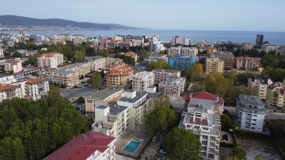 Меблированная студия без платы за обслуживание в Солнечном береге – тихий район и пляж в пешей доступности