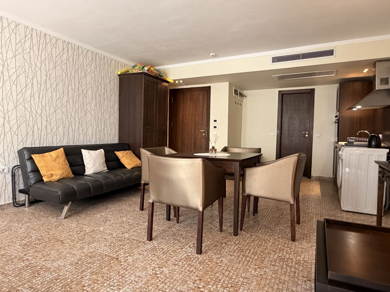 Эксклюзивная студия с садом и прямым доступом к бассейну – в 100 м от моря в Солнечном берегу