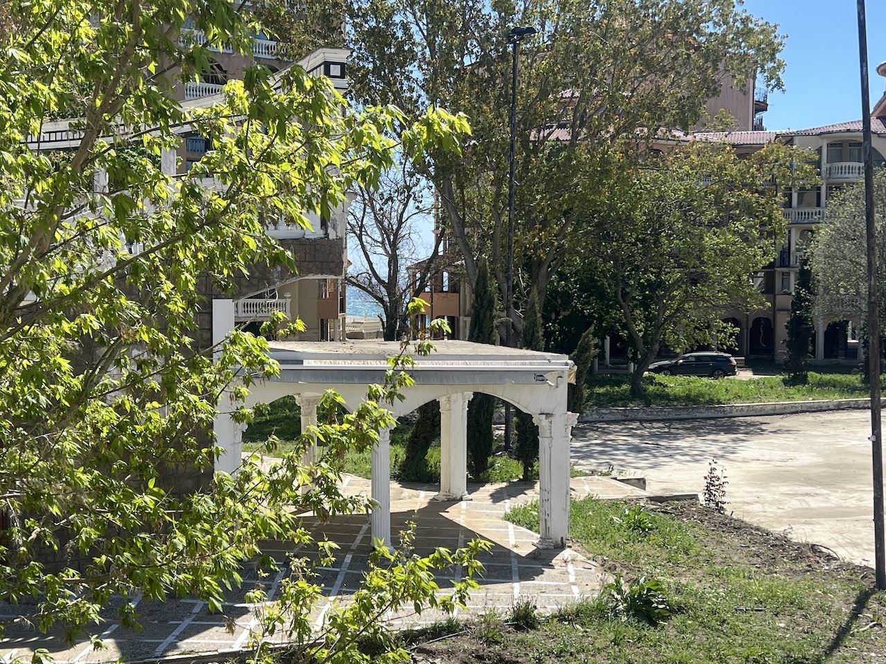 Уютная студия в самом сердце Елените – всего в нескольких минутах от пляжа, в закрытом комплексе с бассейном и отличными удобствами