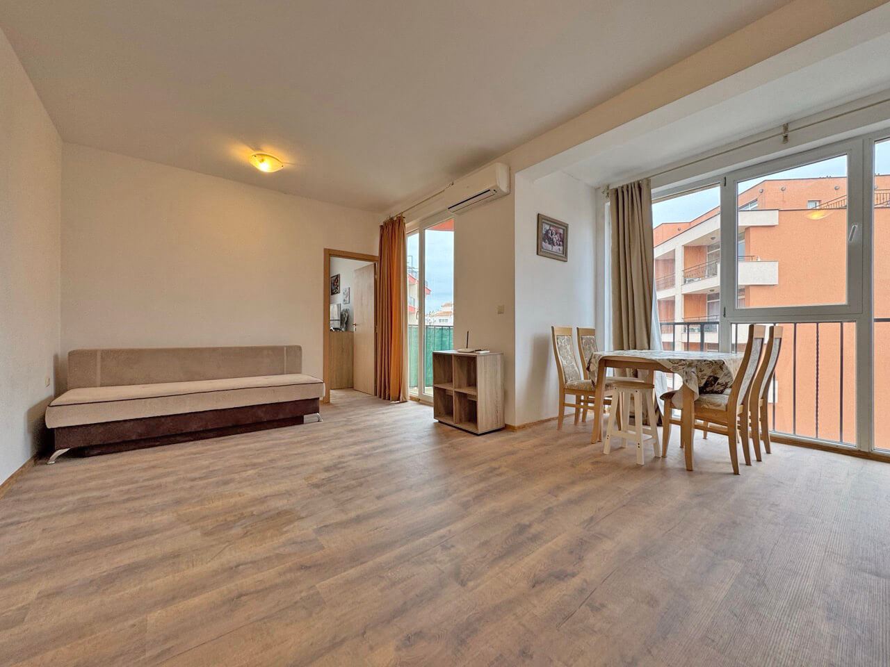 Квартира с одной спальней с видом на бассейн в престижном комплексе в Солнечном Береге