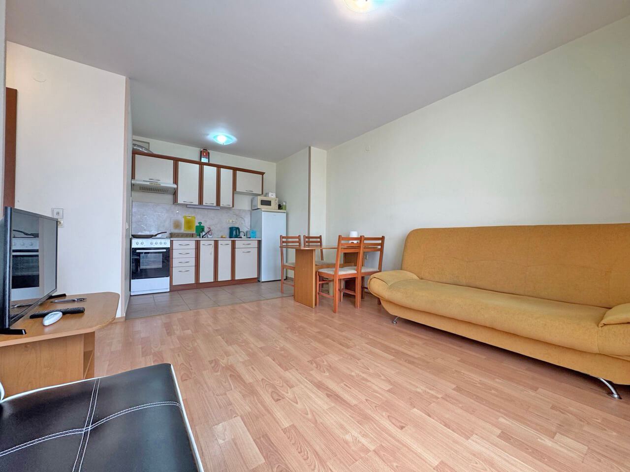  Просторная квартира с одной спальней с видом на бассейн в Солнечном Береге