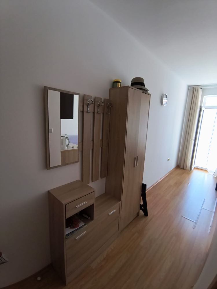 Эксклюзивно меблированная студия в закрытом комплексе с богатой инфраструктурой и спокойной атмосферой