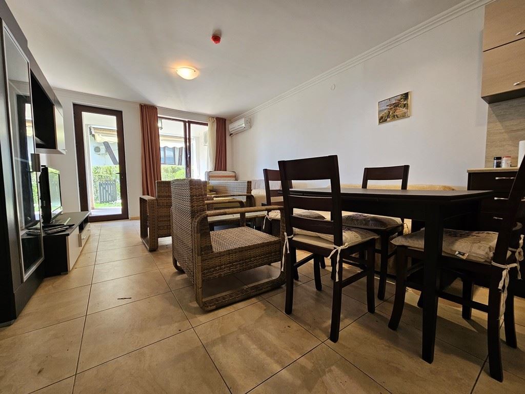 Роскошь на первой линии – стильный апартамент с верандой, собственным садом и видом на море в Святом Власе