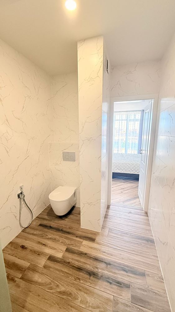 Роскошная квартира с тремя спальнями на первой линии в Равде – простор, престиж и впечатляющая морская панорама