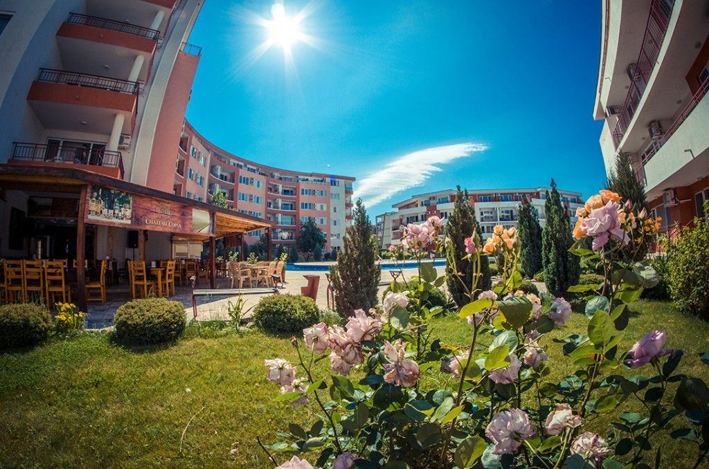 Студия на первой линии в комплексе в Елените – море, горы и курортный комфорт в одном