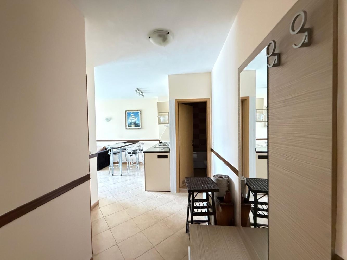 Просторная квартира с двумя спальнями с прямым выходом в собственный двор в Солнечном Береге – комфорт, роскошь и уют