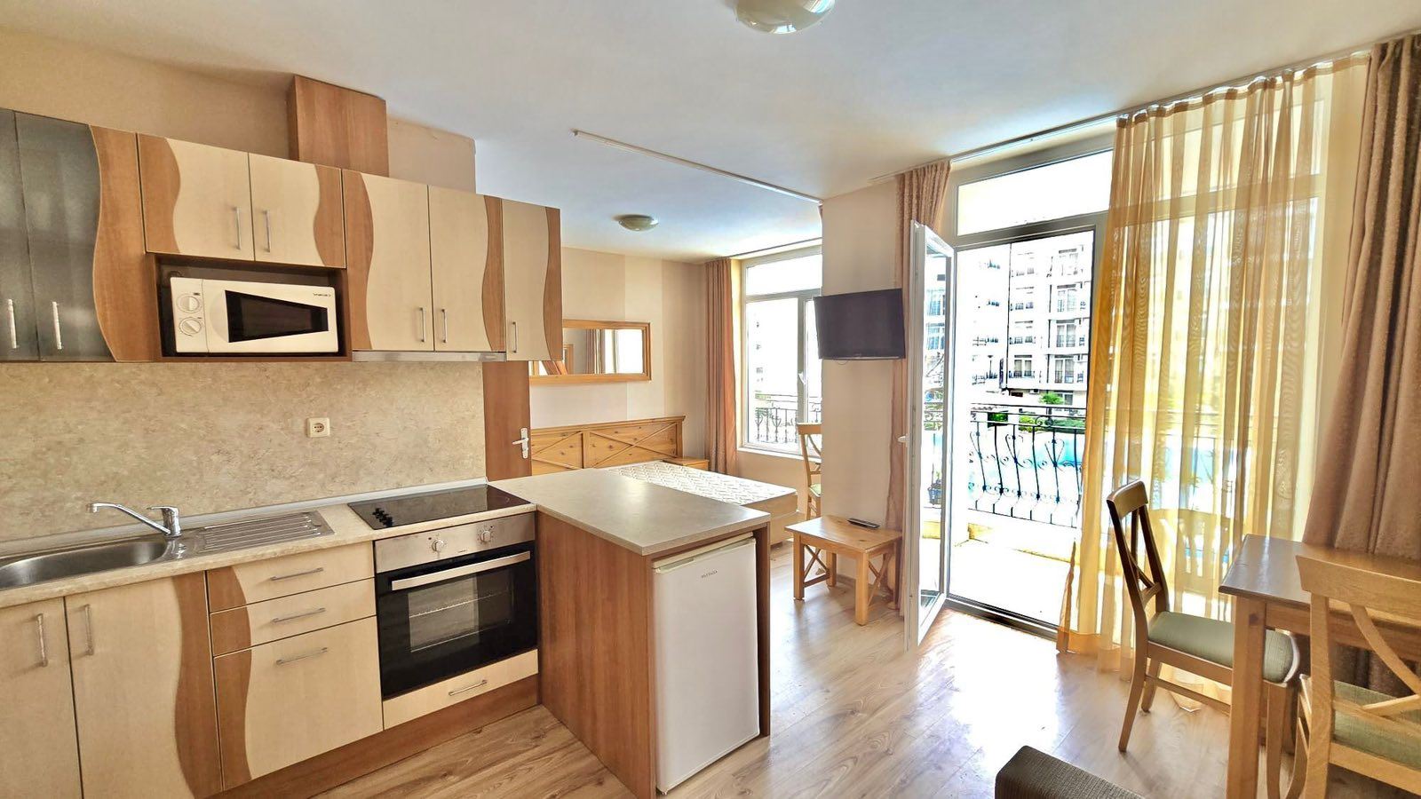 Уют, стиль и комфорт у моря – апартамент с двумя спальнями в самом сердце Солнечного берега