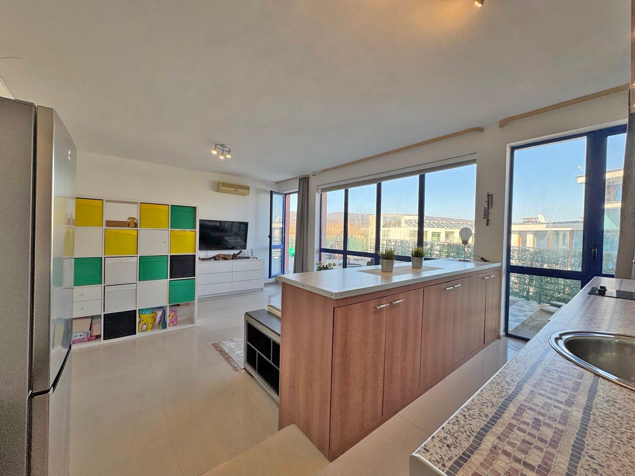 Роскошный пентхаус в Солнечном Берегу с впечатляющей панорамной террасой и отличным расположением