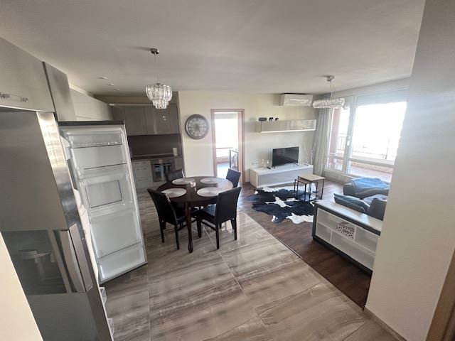 Пентхаус с панорамным видом на море и собственным выходом на пляж в Свети Влас